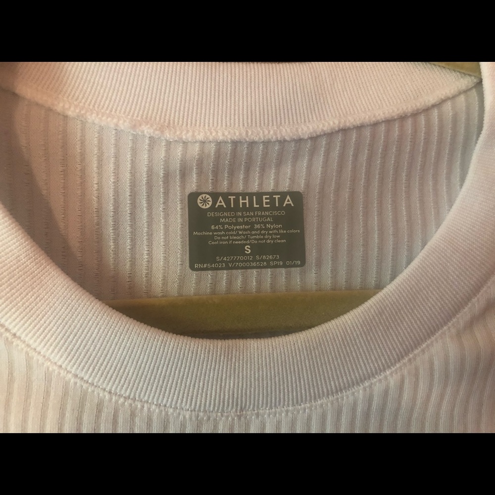 Ribbed, stretchy t-shirt